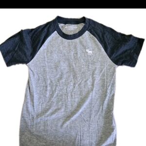 Abercrombie Kids Youth 7/8 Gray and Navy Raglan Tee W White Moose Logo EUC
